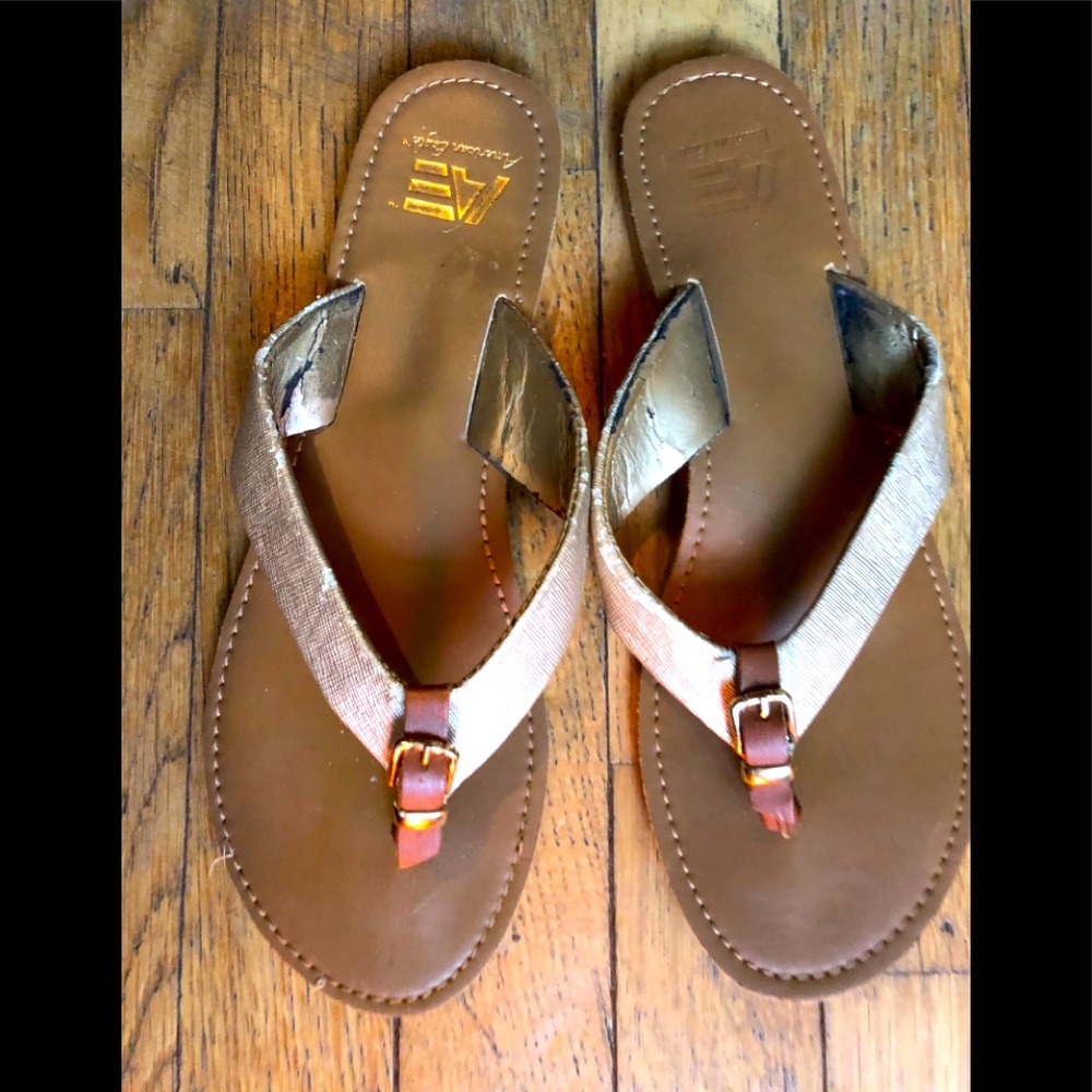 American Eagle Flip Flops